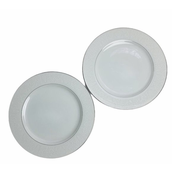 Two Crown Victoria Lovelace Dinner Plates Replacement Fine China Damas 10” - Picture 1 of 10